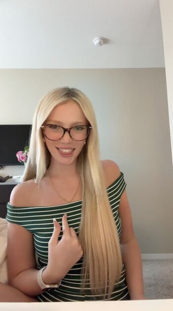 Full leaked Julia larson private onlyfans photo