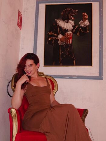 Julia Linhares