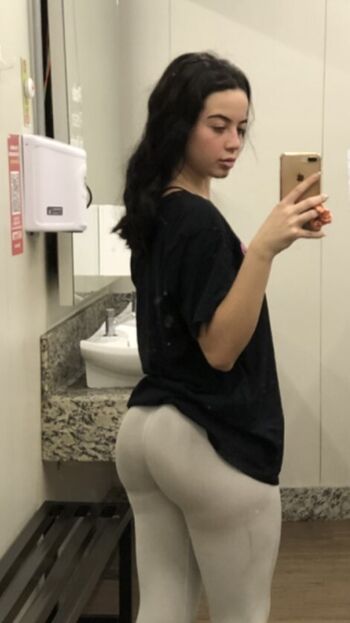 Julia Linhares