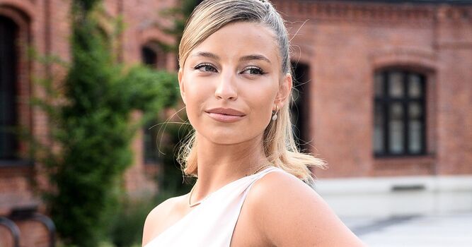 Full leaked Julia wieniaw private onlyfans photo