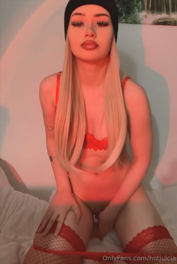 Julviss_ Hotjulcia