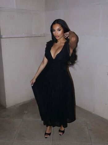 Full leaked Kadelle samuals private onlyfans photo