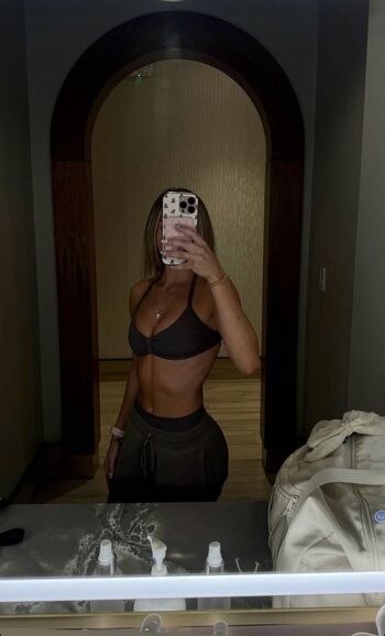 Full leaked Kararoselynd private onlyfans photo
