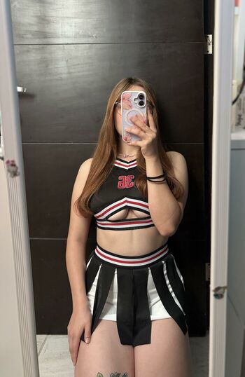 Full leaked Kareeenrobles private onlyfans photo