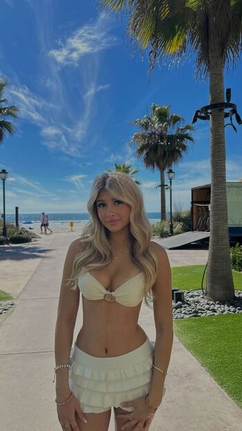 Full leaked Karenamikus private onlyfans photo