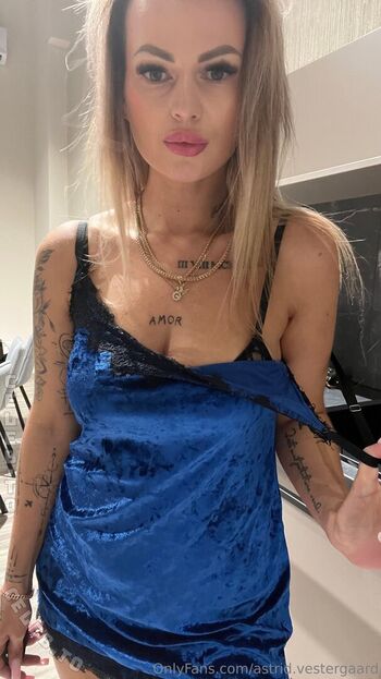 Full leaked Karolinka ofi page private onlyfans photo