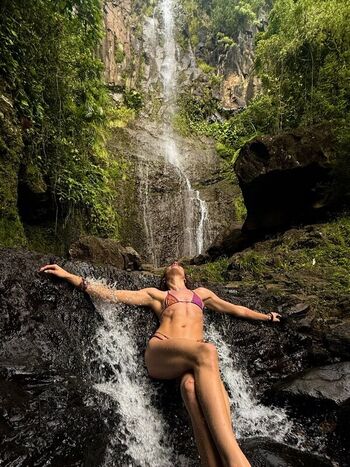 Full leaked Karrrlie private onlyfans photo