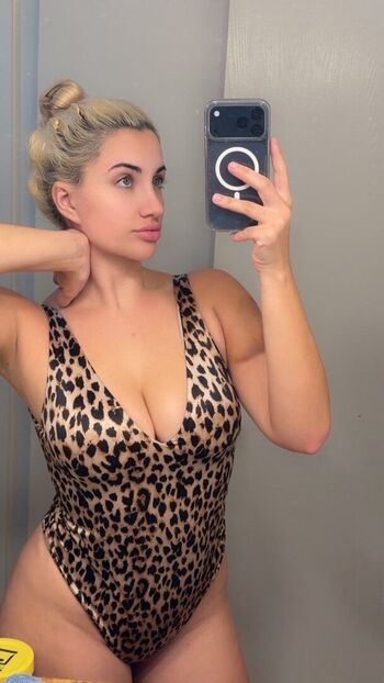 Full leaked Katarinakratzer private onlyfans photo
