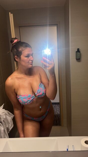 Full leaked Katieexox private onlyfans photo