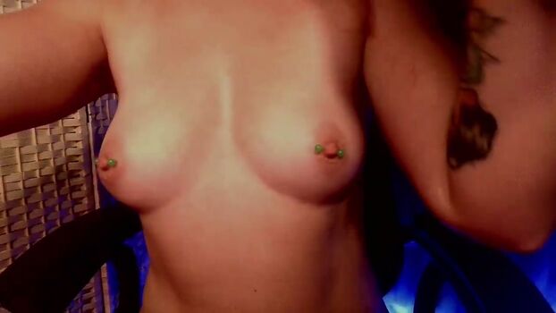 Full leaked Kayleyandemilyov twogirlsonevan private onlyfans photo