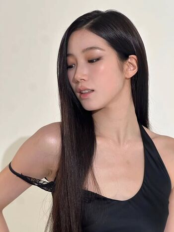 Kazuha Nakamura 中村 一葉