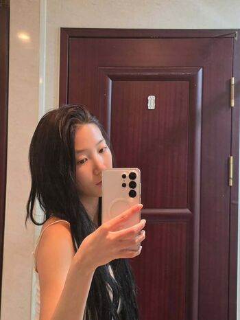 Kazuha Nakamura 中村 一葉