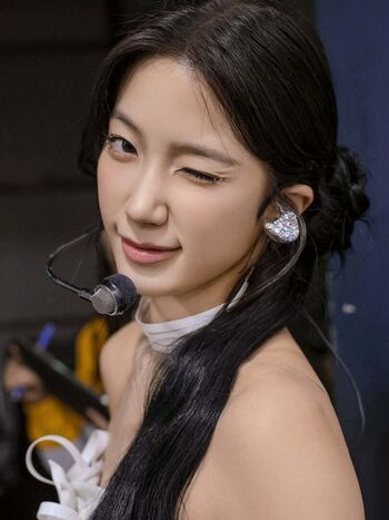 Kazuha Nakamura 中村 一葉
