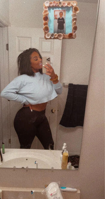 Full leaked Kiara w private onlyfans photo