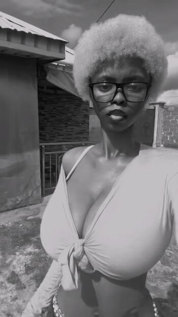 Full leaked Kikiolaola private onlyfans photo