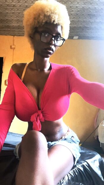 Full leaked Kikiolaola private onlyfans photo