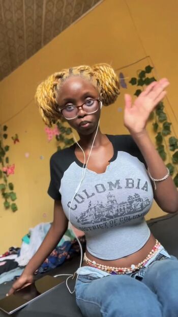 Full leaked Kikiolaola private onlyfans photo