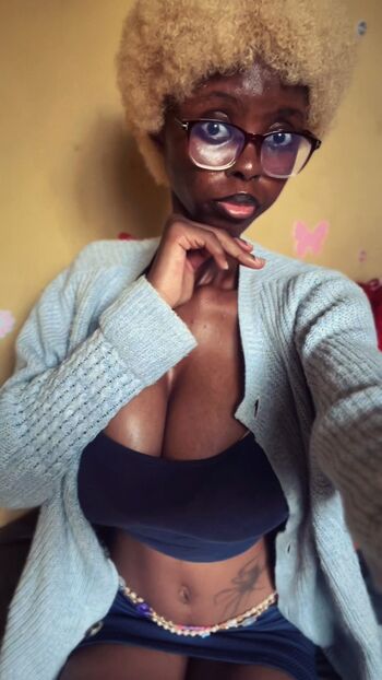 Full leaked Kikiolaola private onlyfans photo