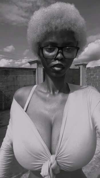 Full leaked Kikiolaola private onlyfans photo