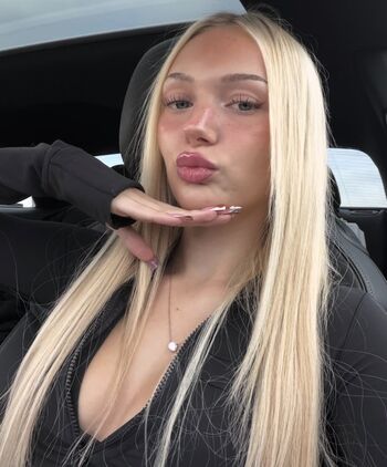 Full leaked Kinkykatiee private onlyfans photo