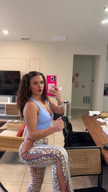 Full leaked Kinziecakesz private onlyfans photo