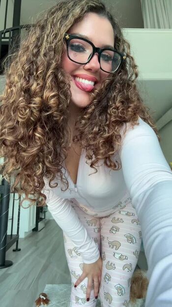 Full leaked Kinziecakesz private onlyfans photo