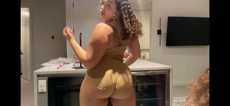 Full leaked Kira perez page private onlyfans photo