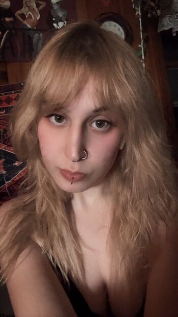 Full leaked Kirstynhq private onlyfans photo