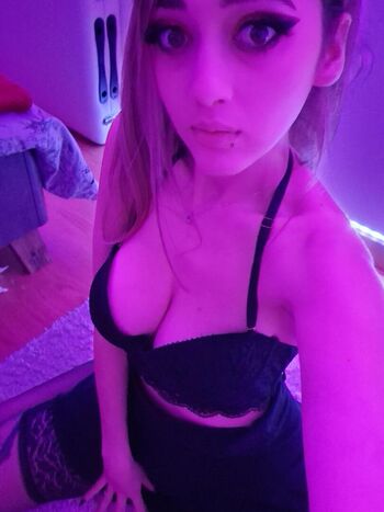 Full leaked Kitsuneshironeko private onlyfans photo