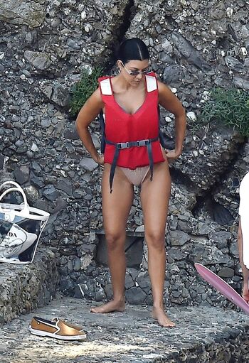 Full leaked Kourtney kardashian private onlyfans photo