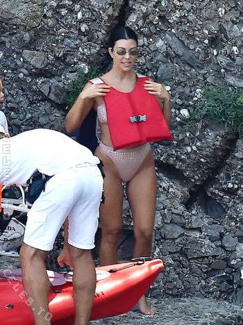 Full leaked Kourtney kardashian private onlyfans photo