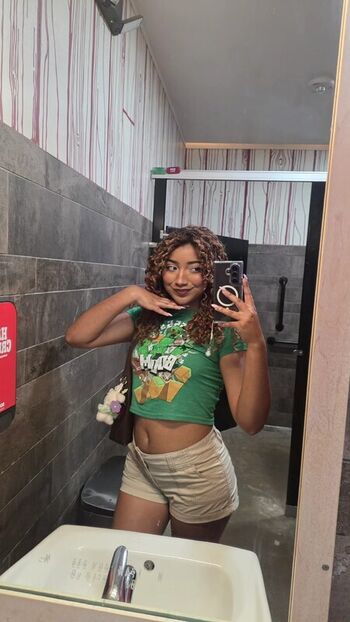 Full leaked Krystalogy private onlyfans photo