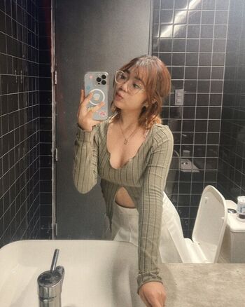 Full leaked Kwinbih private onlyfans photo