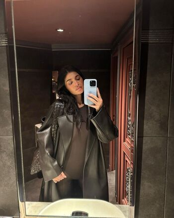 Full leaked Kylie jenner mirror selfie private onlyfans photo