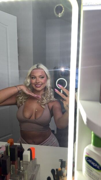 Full leaked Kyliepeach private onlyfans photo