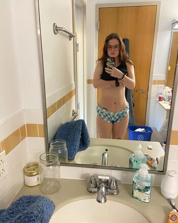 Full leaked Kyrafitnessgrowth private onlyfans photo