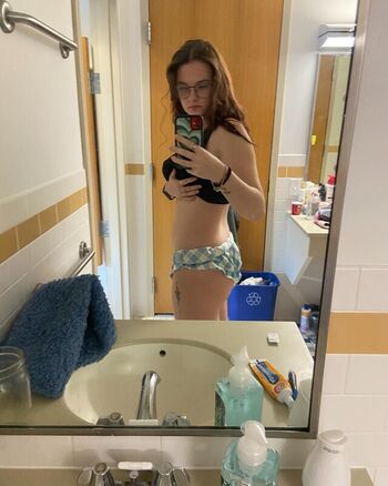Full leaked Kyrafitnessgrowth private onlyfans photo