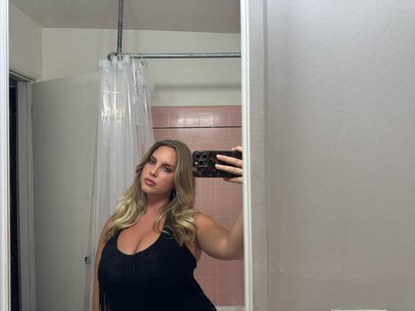 Full leaked Kyrarene private onlyfans photo