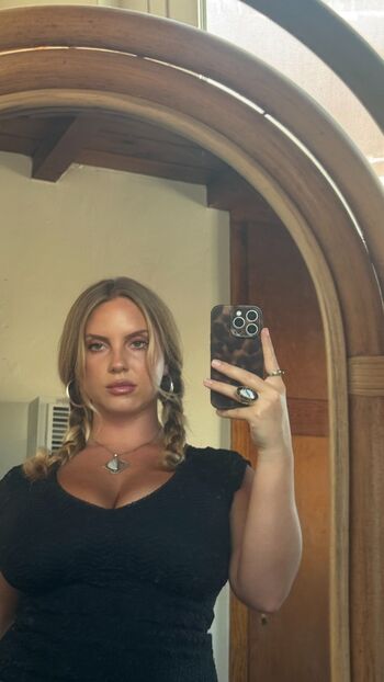 Full leaked Kyrarene private onlyfans photo