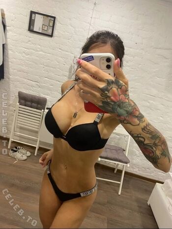 Full leaked Ladyholes private onlyfans photo