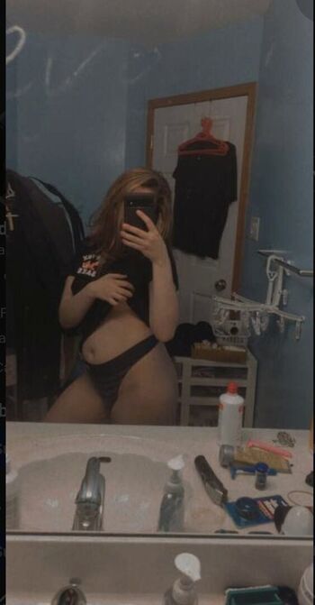 Full leaked Ladyskyliyn private onlyfans photo