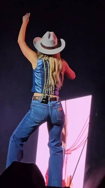 Full leaked Lainey wilson page private onlyfans photo