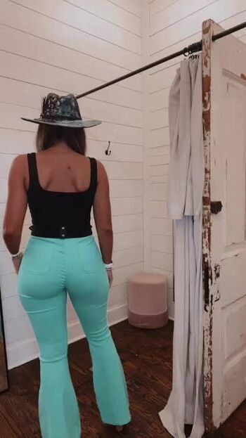 Full leaked Lainey wilson page private onlyfans photo