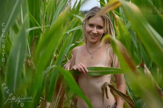 Full leaked Landmaedelsylvi page private onlyfans photo