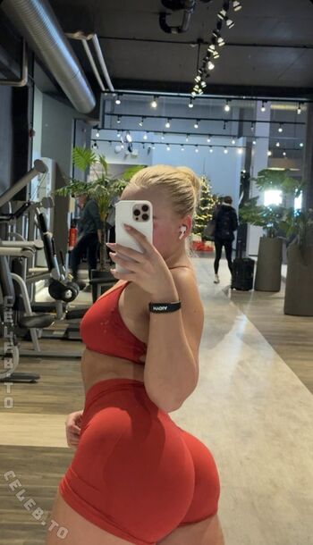 Full leaked Lara charlottee private onlyfans photo