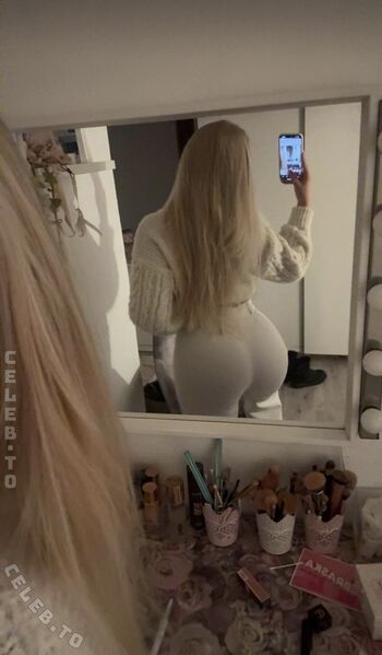 Full leaked Lara charlottee private onlyfans photo