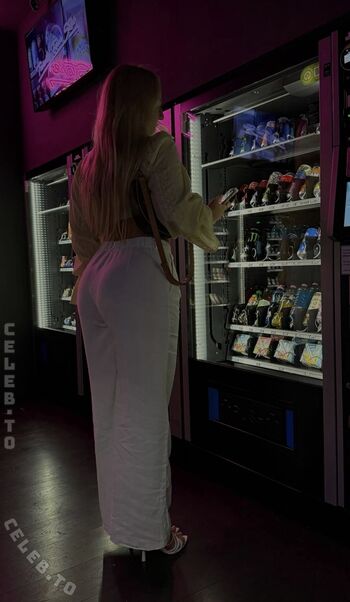 Full leaked Lara charlottee private onlyfans photo