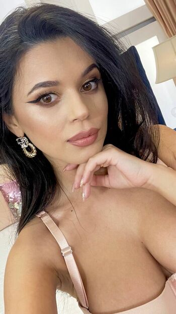 Full leaked Lara charm private onlyfans photo