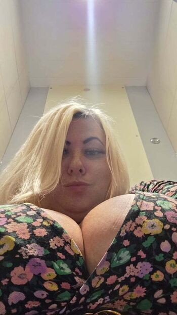 Full leaked Lara moore private onlyfans photo