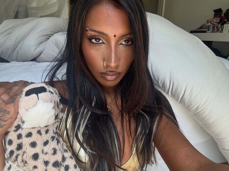 Full leaked Lara raj page private onlyfans photo